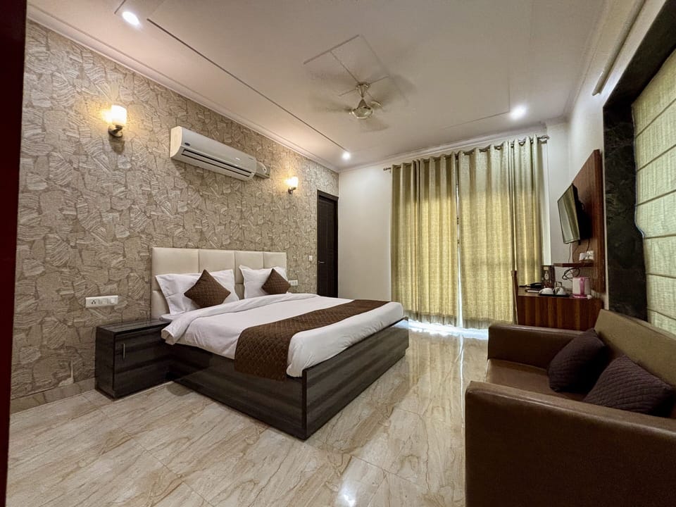 Premium Double Room | Egyptian cotton sheets, premium bedding, individually decorated