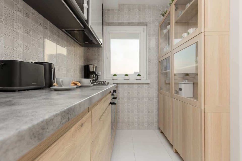 Kitchenette with gas stove, oven and microwave