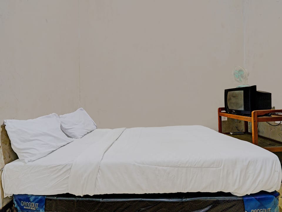 Standard Double Room | Free WiFi, bed sheets