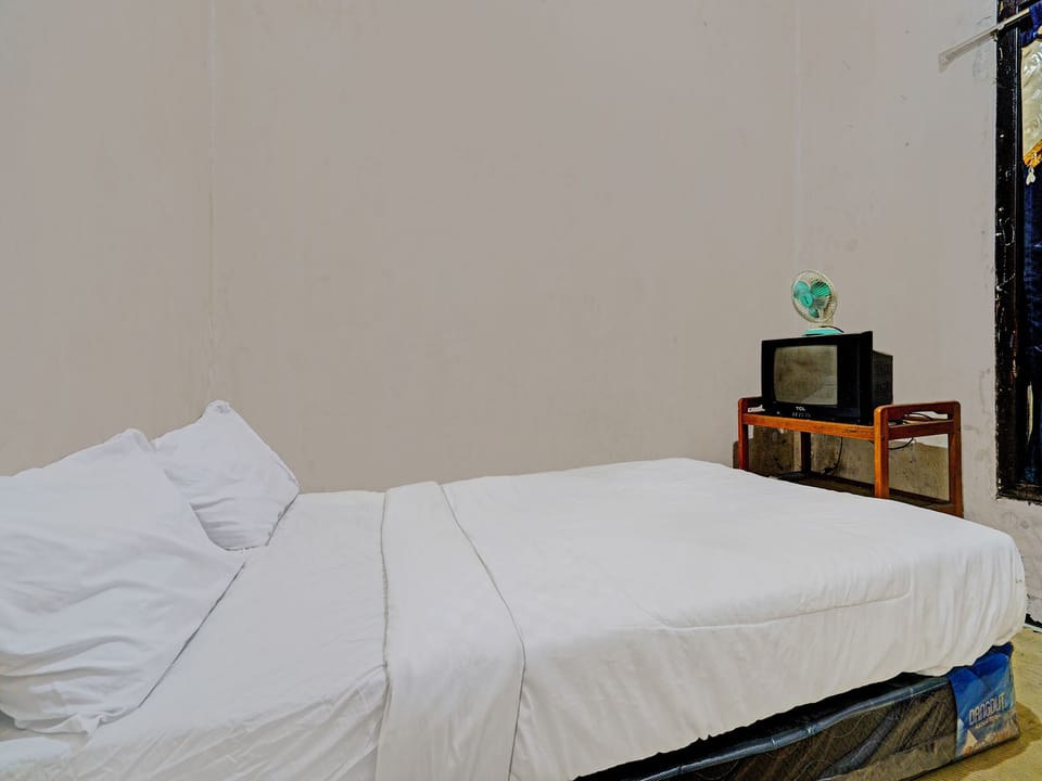 Standard Double Room | Free WiFi, bed sheets