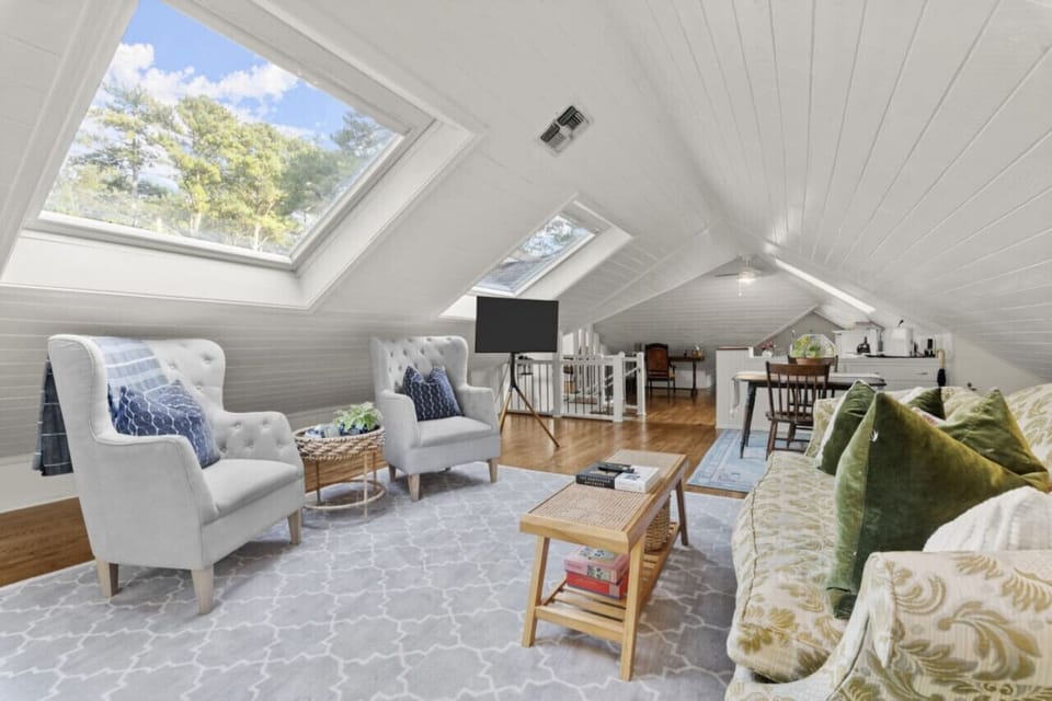 Enjoy star gazing at night or early morning bird songs outside the skylight windows.