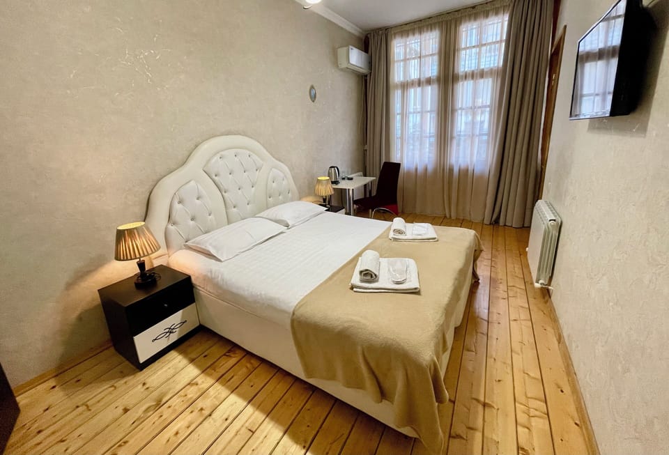 Standard Room, 1 Double Bed | Desk, soundproofing, free WiFi, bed sheets
