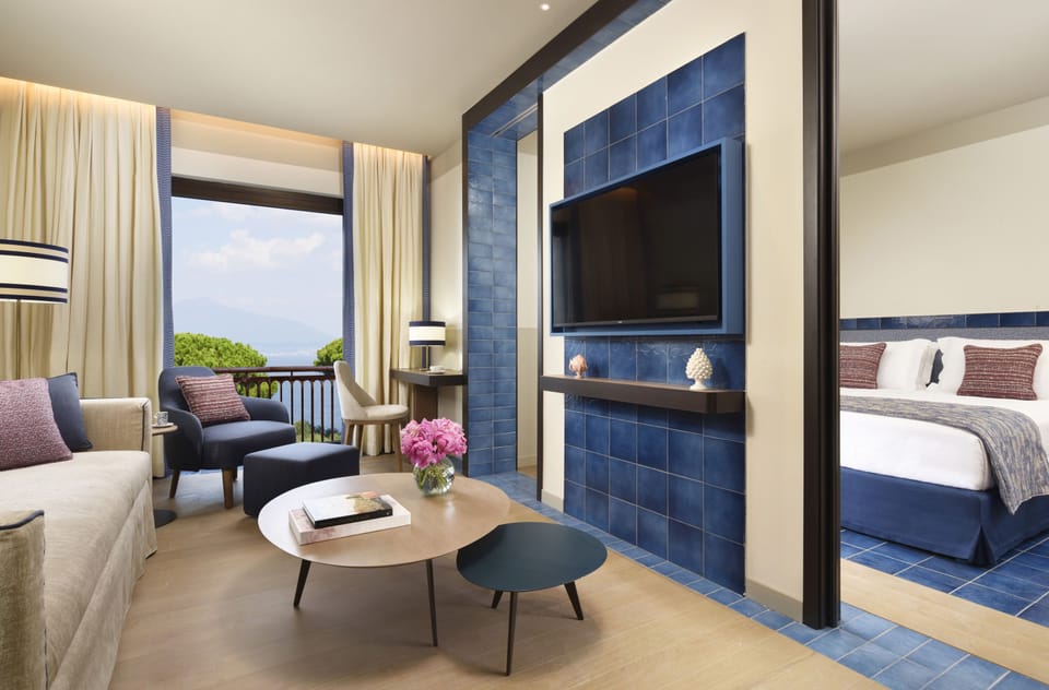 Suite Sea View | Premium bedding, down comforters, in-room safe, blackout drapes