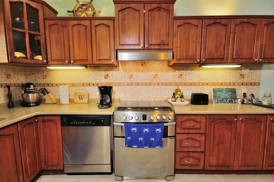 Condo, 4 Bedrooms | Private kitchen | Coffee/tea maker, fridge, oven, toaster