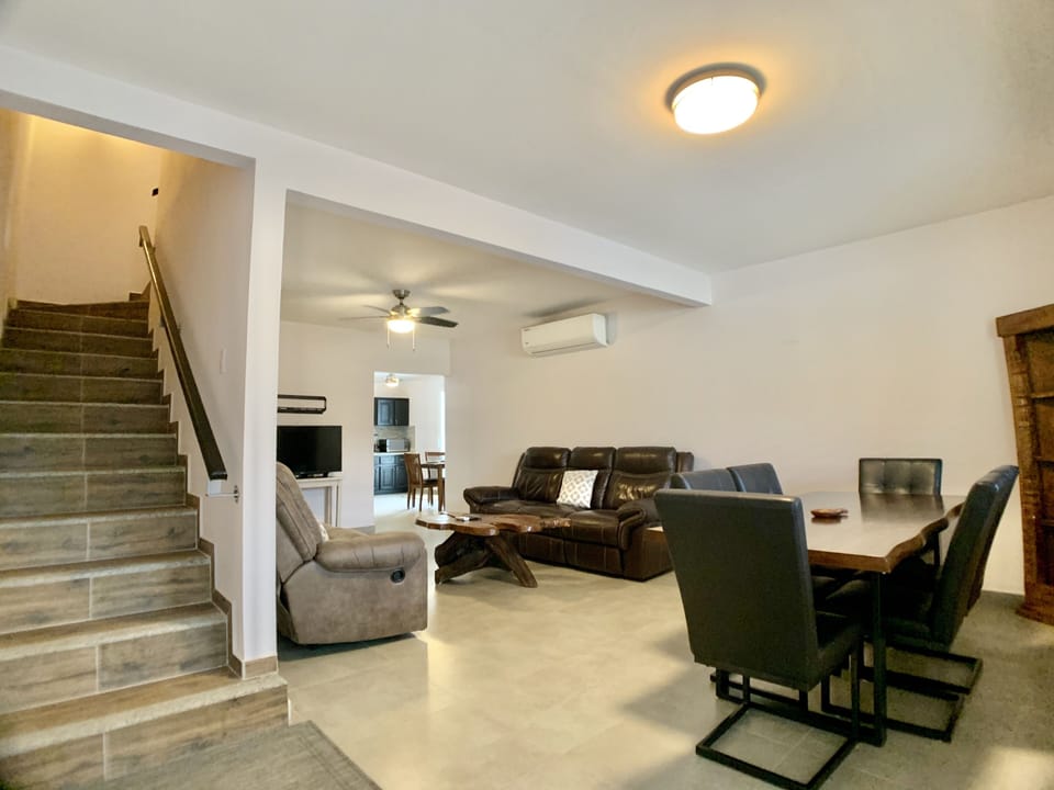 Condo, 5 Bedrooms | Living area