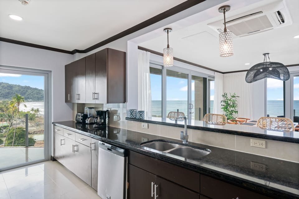 Condo, 4 Bedrooms | Private kitchen | Coffee/tea maker, fridge, toaster