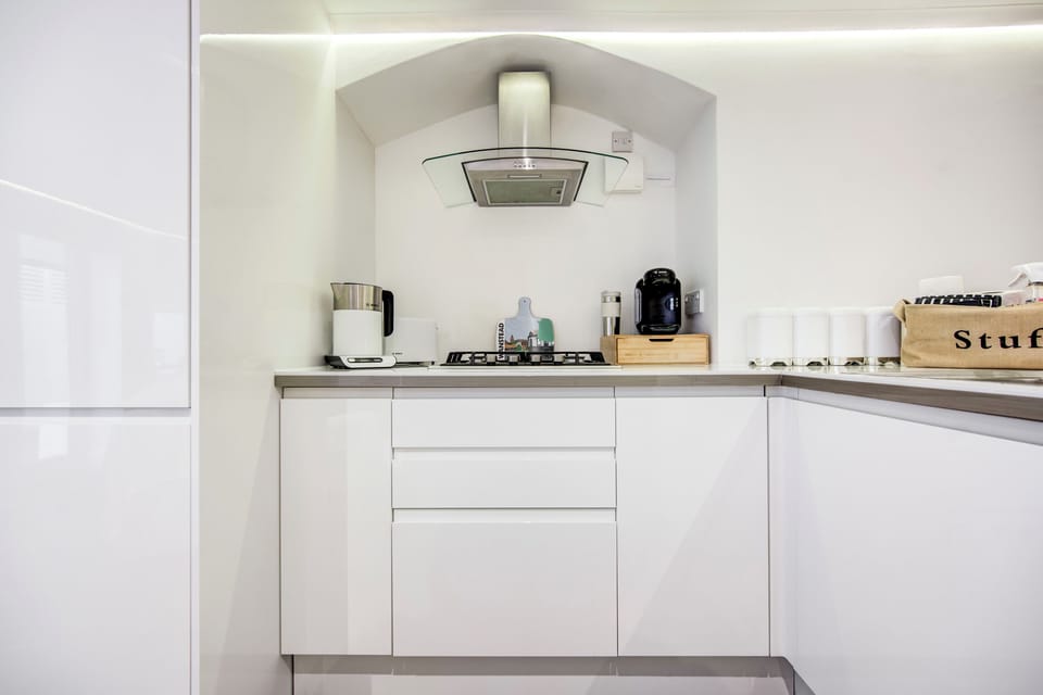 Fully equipped kitchen - all amenities for cooking or enjoying a take away!