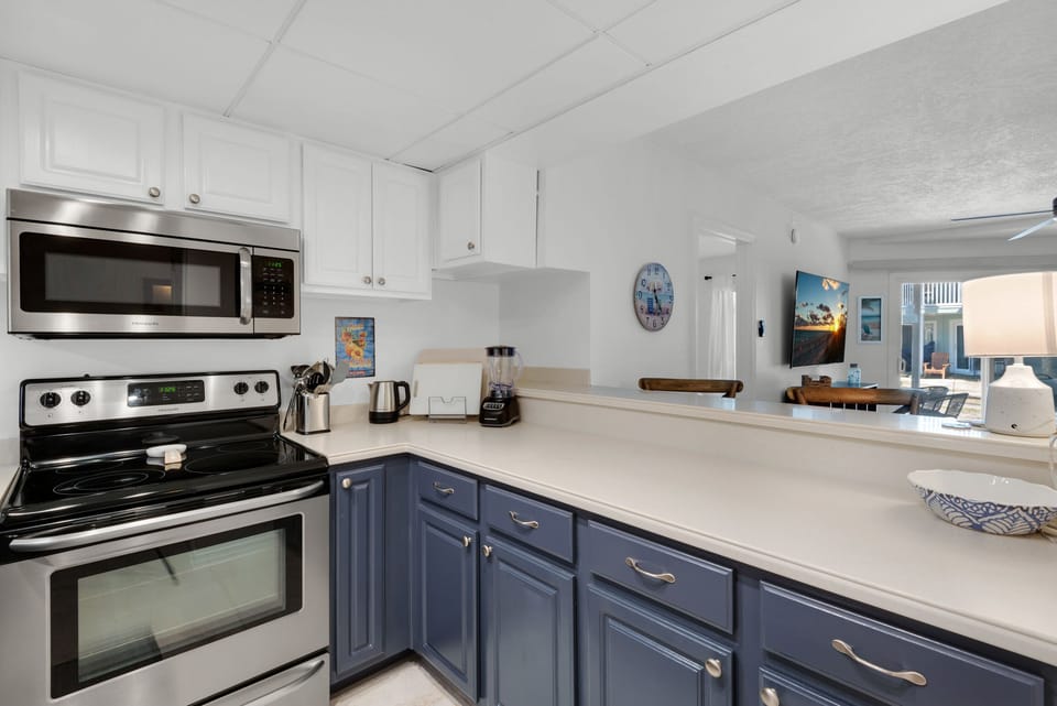 Full kitchen