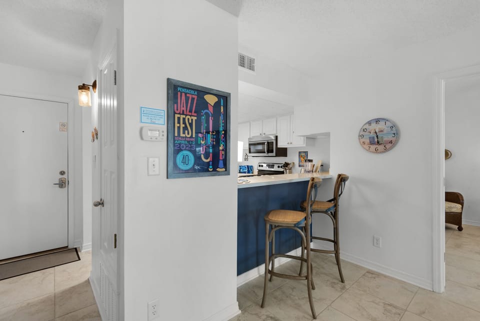Eat-in bar seating