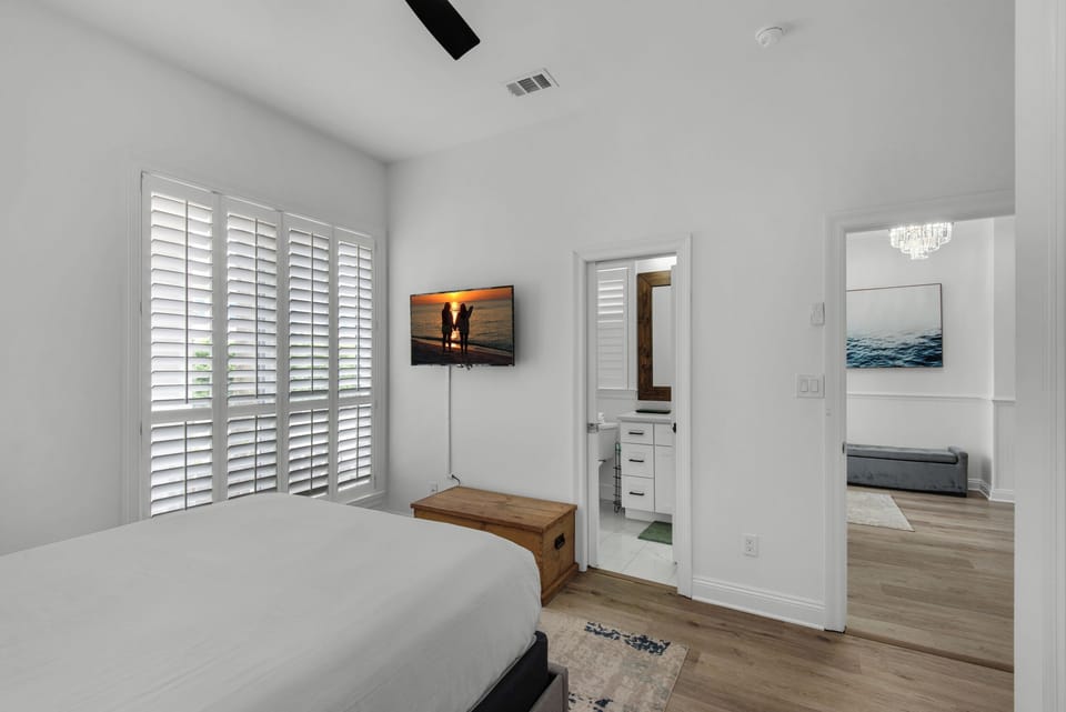 Guest bedroom