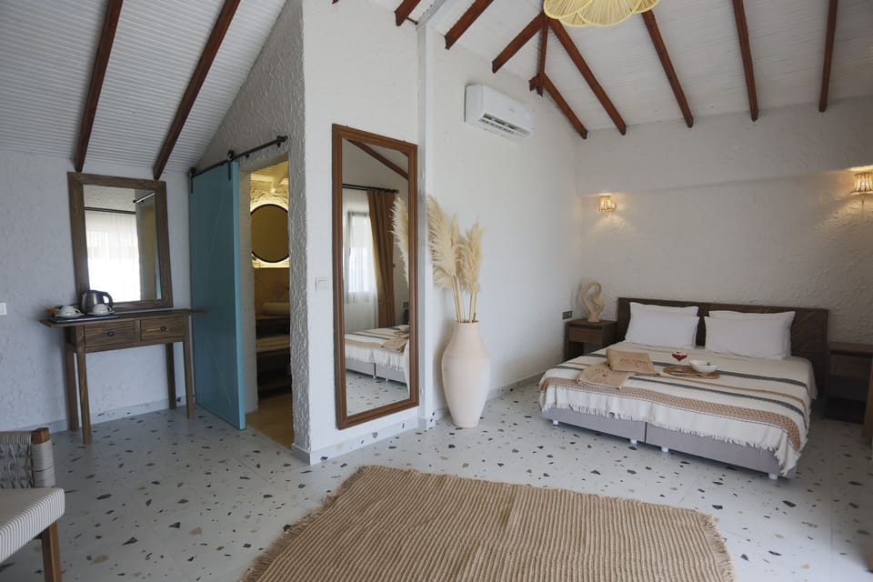 Deluxe Villa, Sea View | Premium bedding, in-room safe, desk, laptop workspace