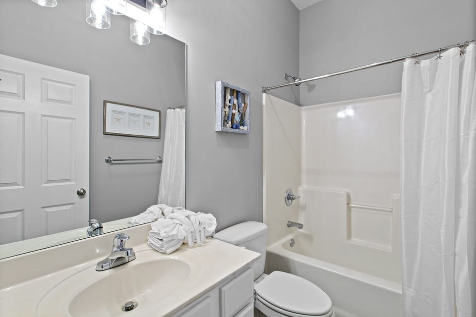 Seagrove Highlands 2307 Guest Bathroom