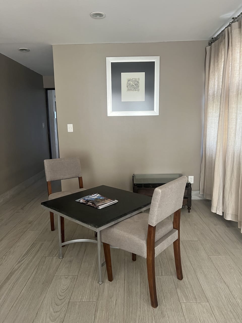Deluxe Apartment | Living area | Flat-screen TV
