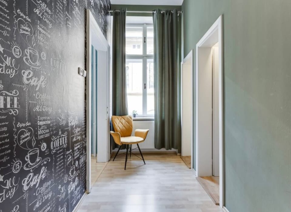 Basic Apartment | Living area
