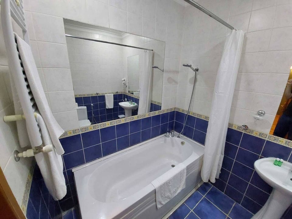 Family Triple Room | Desk, free WiFi, bed sheets