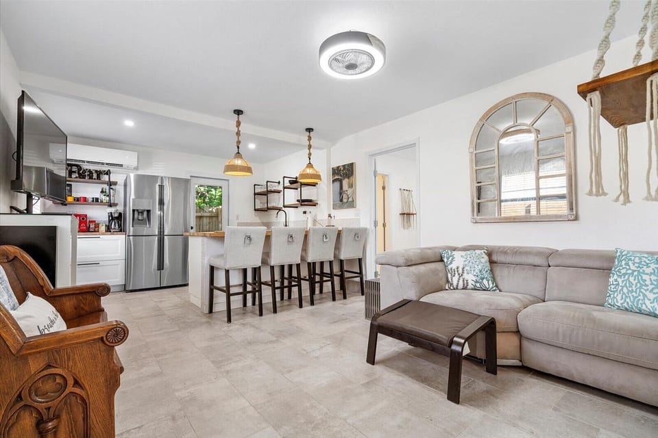 Living area and kitchen 