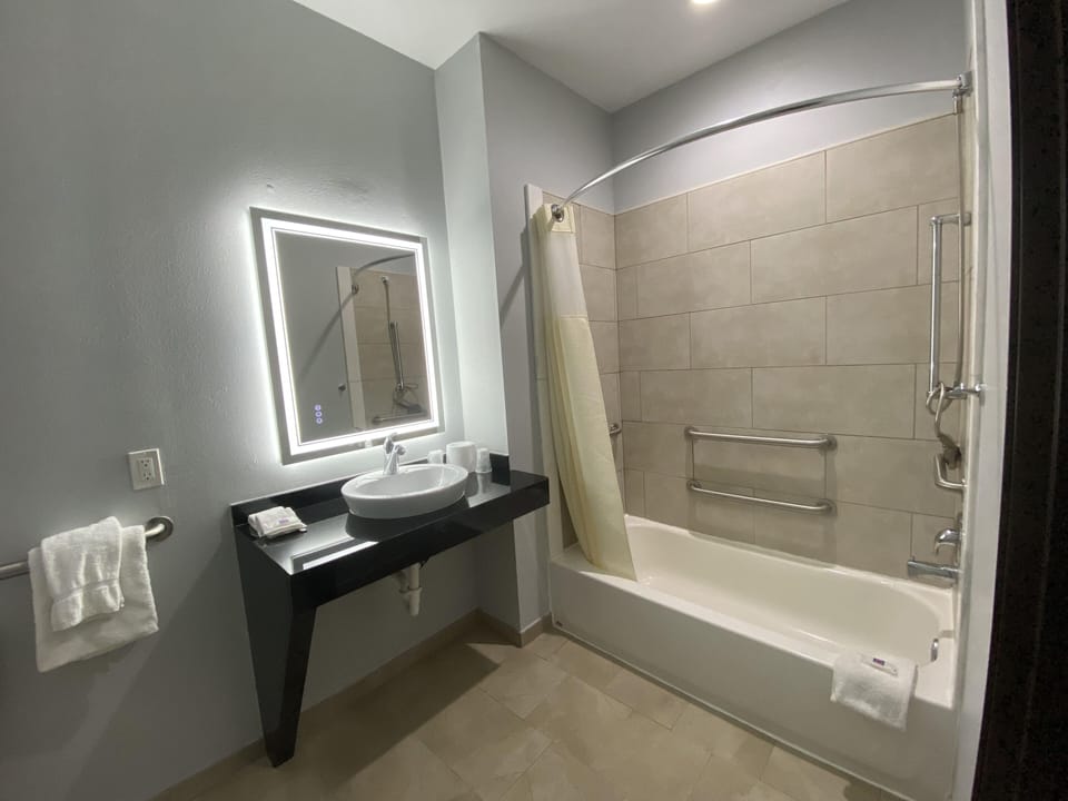 Shower, towels