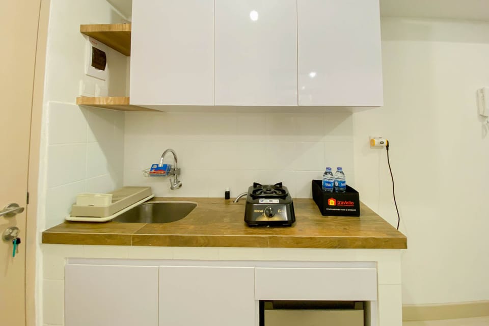 Studio | Private kitchen | Full-size fridge, stovetop