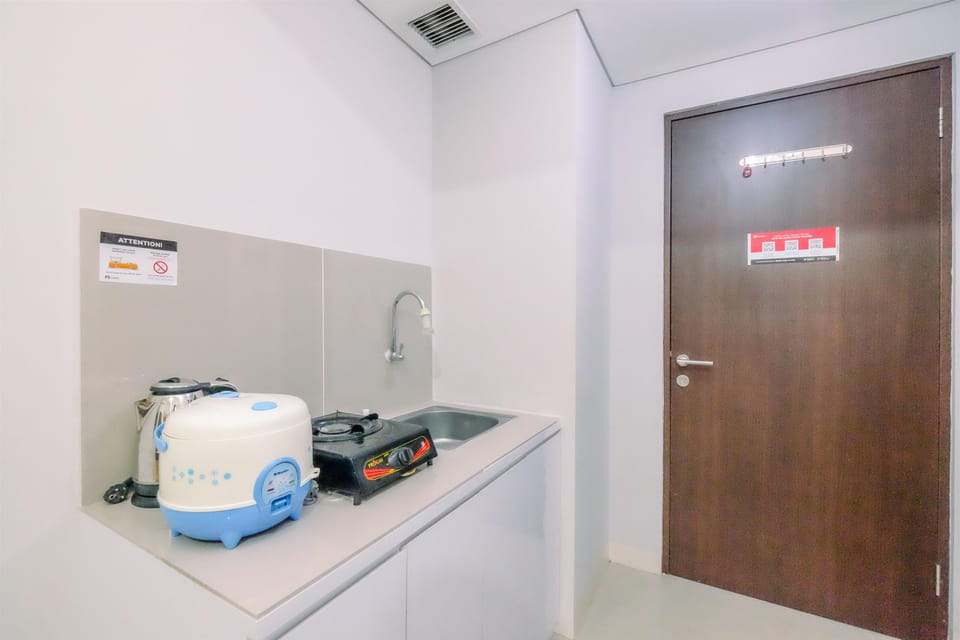 Studio | Private kitchen | Full-size fridge, stovetop