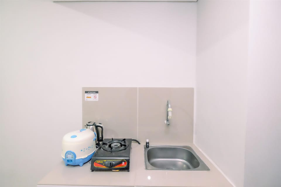Studio | Private kitchen | Full-size fridge, stovetop
