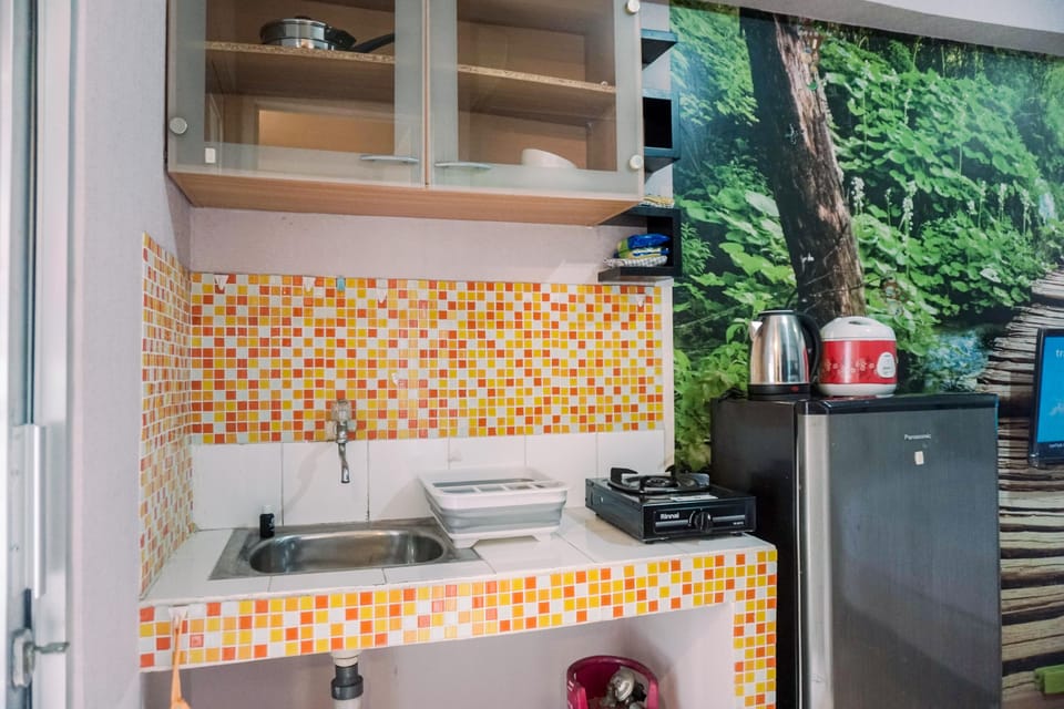 Studio | Private kitchen | Full-size fridge, stovetop