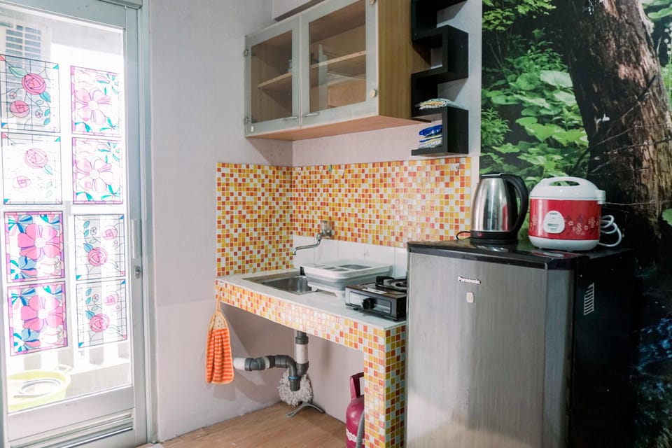 Studio | Private kitchen | Full-size fridge, stovetop