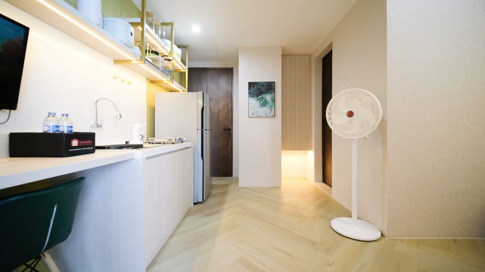 Apartment | Private kitchen | Full-size fridge, stovetop