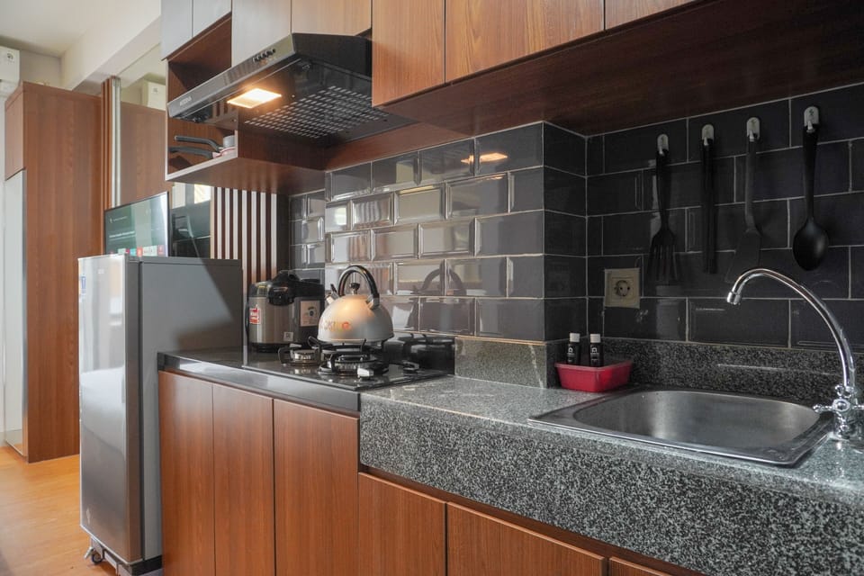 Studio | Private kitchen | Full-size fridge, stovetop
