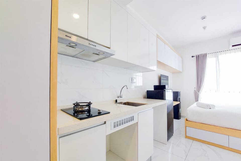 Studio | Private kitchen | Full-size fridge, stovetop