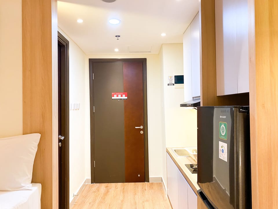 Studio | Private kitchen | Full-size fridge, stovetop