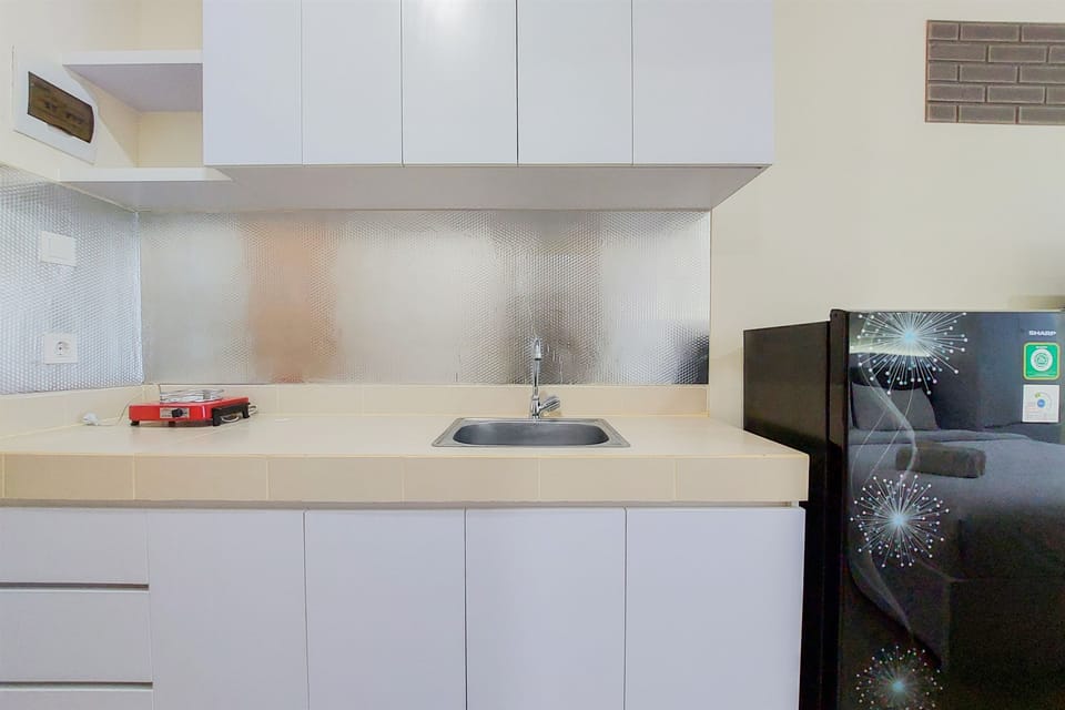Studio | Private kitchen | Full-size fridge, stovetop