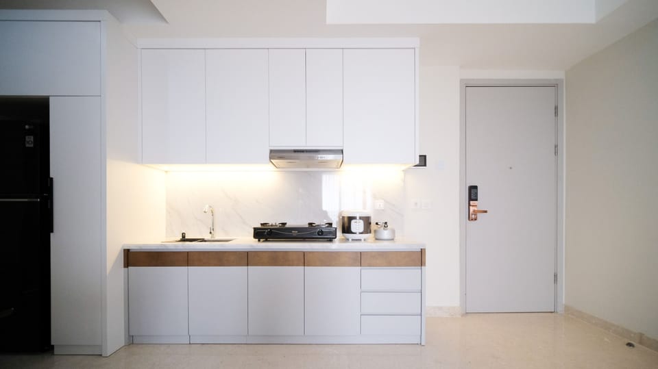 Apartment | Private kitchen | Full-size fridge, stovetop