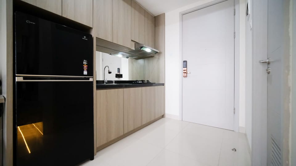 Apartment | Private kitchen | Full-size fridge, stovetop