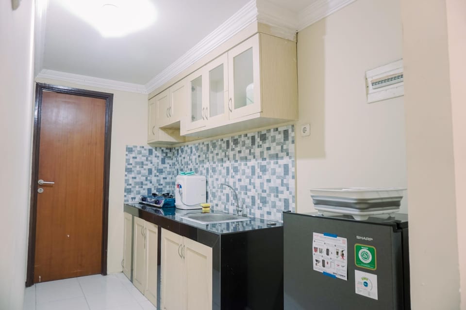 Apartment | Private kitchen | Full-size fridge, stovetop