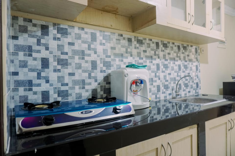 Apartment | Private kitchen | Full-size fridge, stovetop
