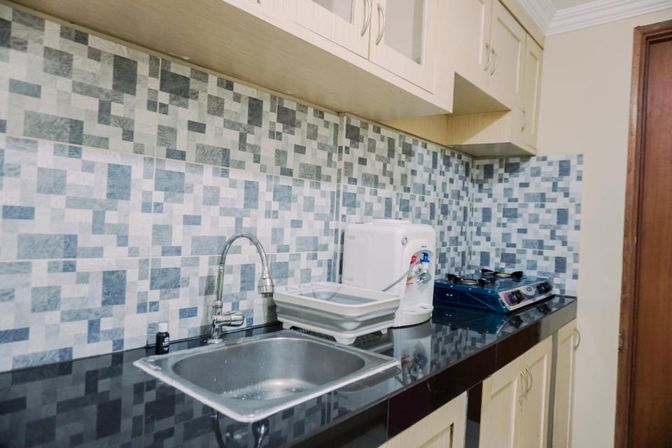 Apartment | Private kitchen | Full-size fridge, stovetop