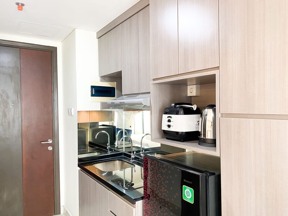 Studio | Private kitchen | Full-size fridge, stovetop