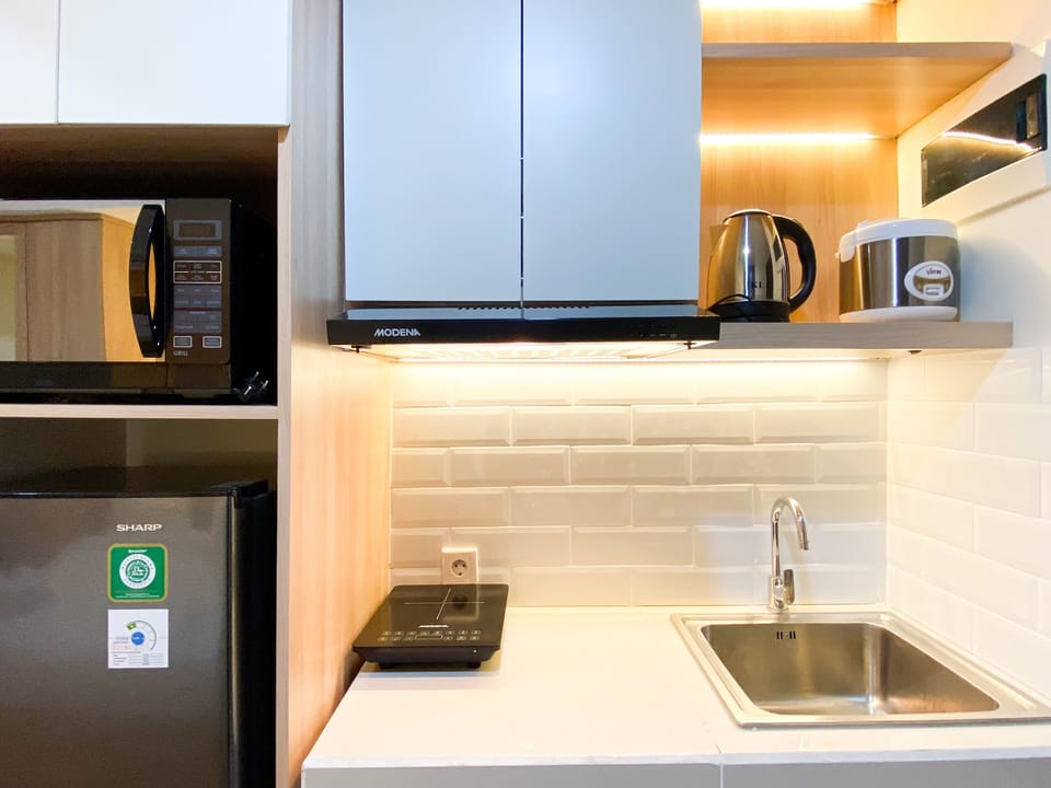 Studio | Private kitchen | Full-size fridge, stovetop
