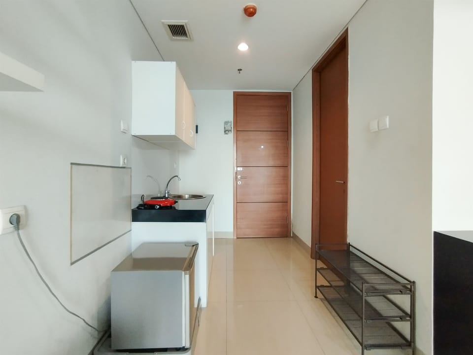 Apartment | Private kitchen | Full-size fridge, stovetop, electric kettle