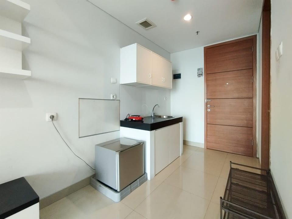 Apartment | Private kitchen | Full-size fridge, stovetop, electric kettle