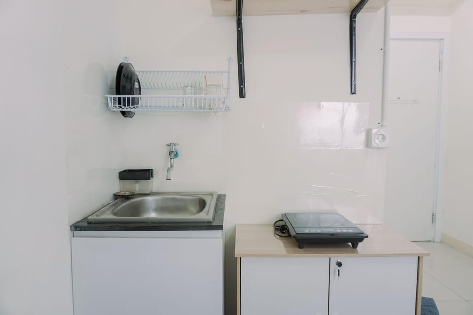 Studio | Private kitchen | Full-size fridge, stovetop