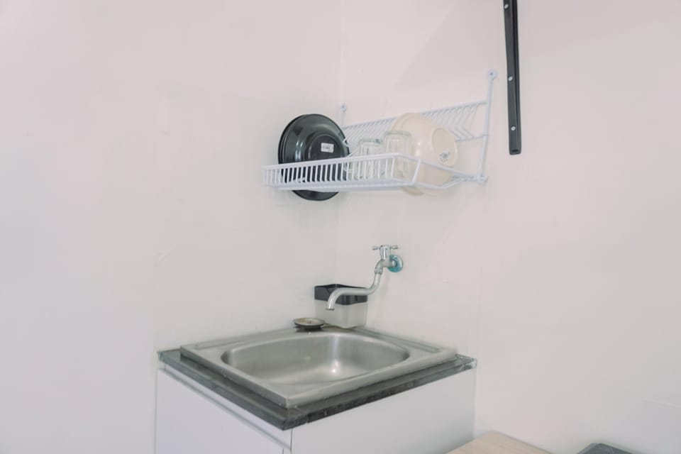 Studio | Private kitchen | Full-size fridge, stovetop