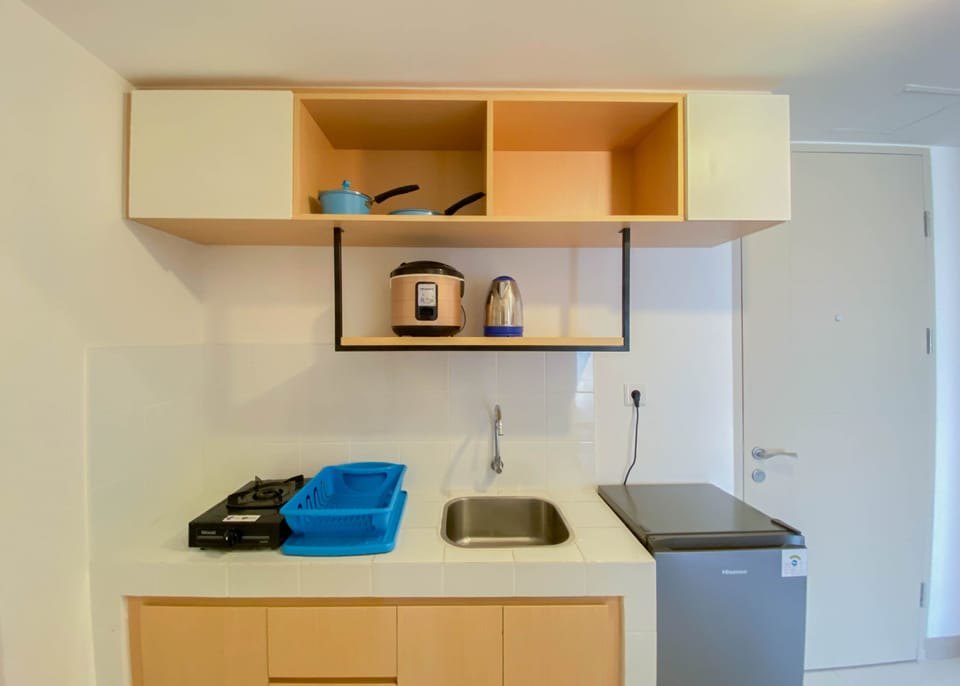 Apartment | Private kitchen | Full-size fridge, stovetop