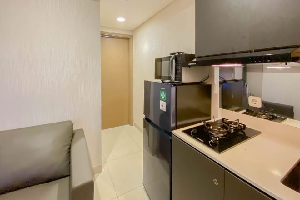 Apartment | Private kitchen | Full-size fridge, stovetop