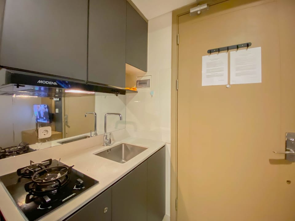 Apartment | Private kitchen | Full-size fridge, stovetop