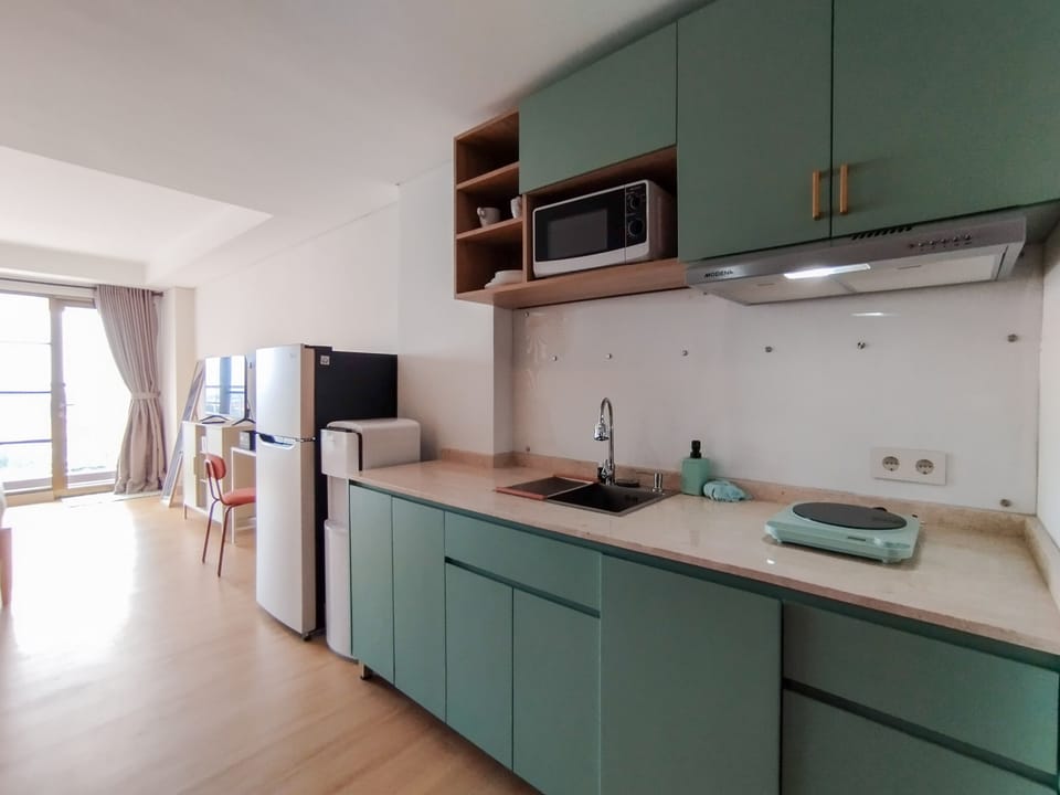 Studio | Private kitchen | Full-size fridge, stovetop