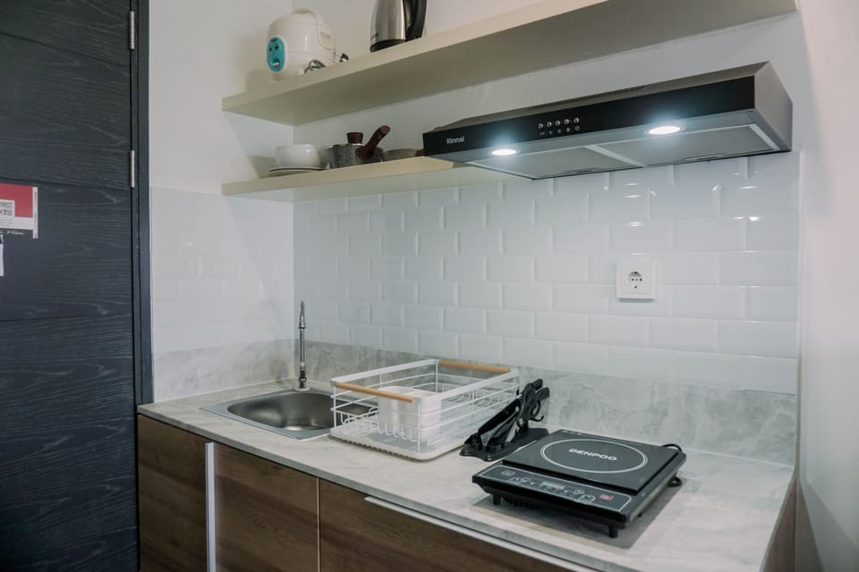 Studio | Private kitchen | Full-size fridge, stovetop