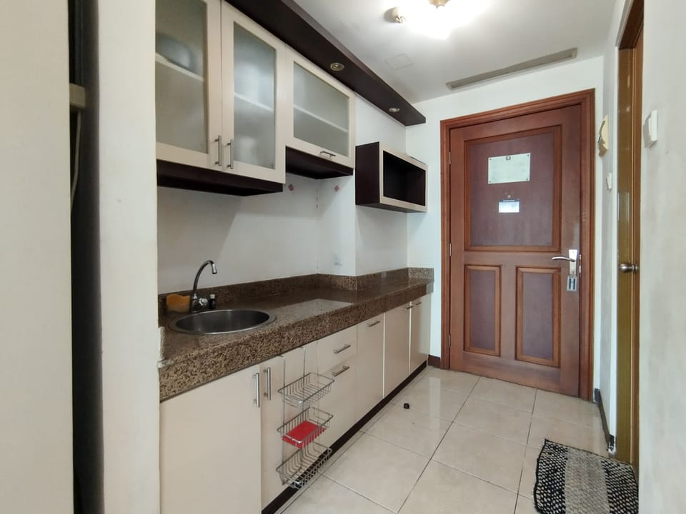 Studio | Private kitchen | Full-size fridge, stovetop
