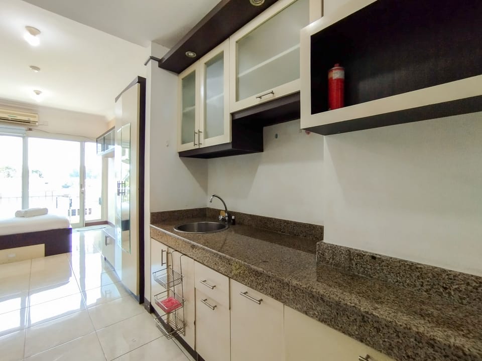 Studio | Private kitchen | Full-size fridge, stovetop