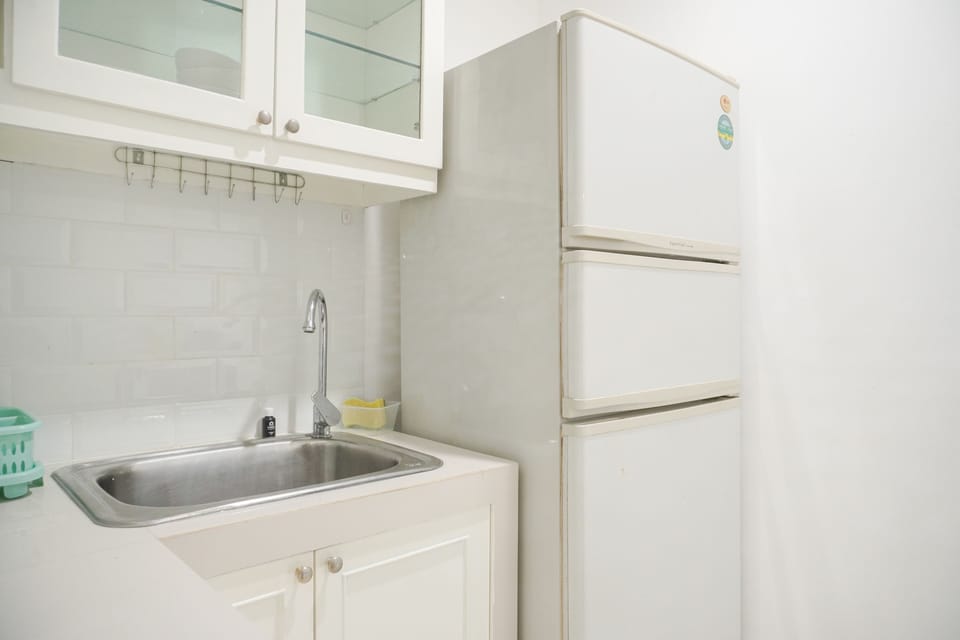 Apartment | Private kitchen | Full-size fridge, stovetop